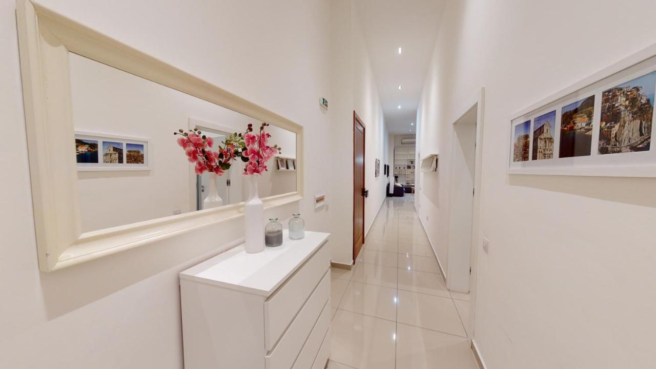 Spacious 3 Bedroom Maisonette Apartment *